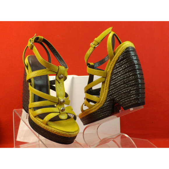 NIB BALENCIAGA ARENA MUSTARD YELLOW LEATHER WEDGE STUDDED SANDALS 40 $745 - Picture 2 of 12